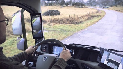 DIGITÁLNE SPÄTNÉ ZRKADLÁ VYŽADUJÚ ZVYK, PRIZNÁVA VOLVO. DÔVOD ICH VZNIKU NIE JE ZLEPŠENIE VÝHĽADU