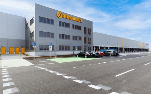 68 rámp, 68 000 m² a 4M pneumatík ročne. Najväčší sklad pneumatík Conti pre Európu je pri BA