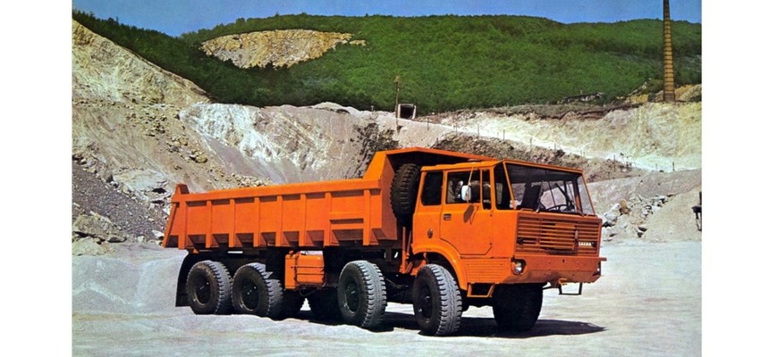 Legendárna Tatra 813 S1 8x8 „Drtikolka“ prekonávala aj vojenský Kolos. Jej motor mal viac ako tonu