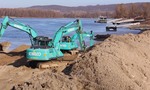 Rýpadlo Kobelco SK210LC – 11E zvládne náročné podmienky komfortne