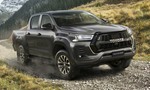 Toyota Hilux GR Sport je nový športovo orientovaný pickup pripomínajúci dakarské úspechy