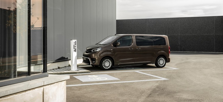 Toyota Professional ponúkne elektrický Proace Verso