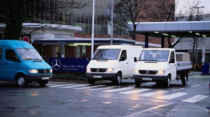 MERCEDES-BENZ SPRINTER MÁ 30 ROKOV. PREDSTAVILI HO V ROKU 1995