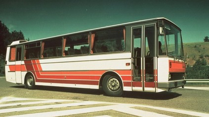 ZADNÁ NÁPRAVA RÁBA KAROSU TAKMER POCHOVALA. HLAVNÝ HYGIENIK ČSSR TRVAL NA ZNÍŽENÍ HLUKU