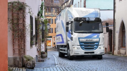 DAF LF ELECTRIC MIERI DO MESTSKÝCH AGLOMERÁCIÍ. PONÚKA TICHÚ PREVÁDZKU A DOJAZD 280 KM