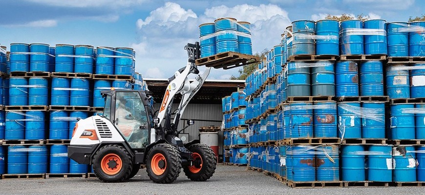 Nový kolesový kĺbový nakladač Bobcat L85 so štítkom Made in Czech republic