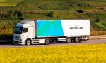 Mercedes-Benz ukázal nový eActros 400. Odvezie viac, než eActros 600