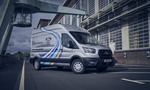 Ford Transit 2024 budú kuriéri milovať. Vypne motor, zapne výstražníky, otvorí dvere...