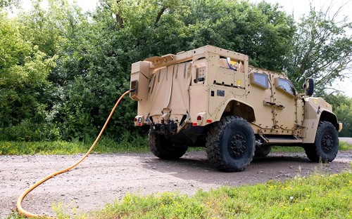 Hybridné vojenské autá: Prečo končia klasické diesle a prichádza elektrifikácia?