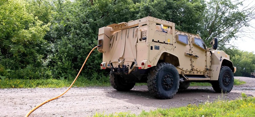 Hybridné vojenské autá: Prečo končia klasické diesle a prichádza elektrifikácia?