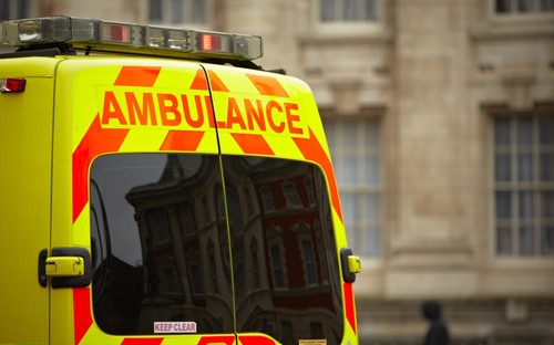 Prečo sanitky jazdia preťažené? Má to vplyv na bezpečnosť a spoľahlivosť?