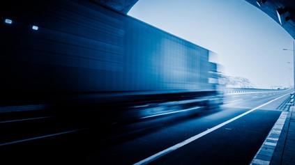 PORUCHA V TUNELI: AKO TO RIEŠIA VODIČI KAMIÓNOV?