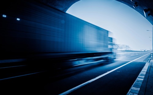 Porucha v tuneli: Ako to riešia vodiči kamiónov?