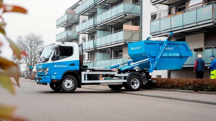 ELEKTRICKÉ FUSO ECANTER UŽ VOZÍ AJ KONTAJNER. VÝHODOU JE AJ POHON JEHO PRÍSLUŠENSTVA