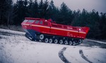 Obojživelný pásový transportér Kalan odvezie pri evakuácii naraz až 80 zachránených osôb