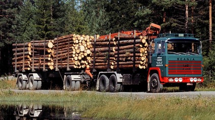 SCANIA V8 BOLA KRÁĽOM CIEST A SEVERSKÝCH LESOV. VYPROSILI SI JU PREPRAVCOVIA DREVA