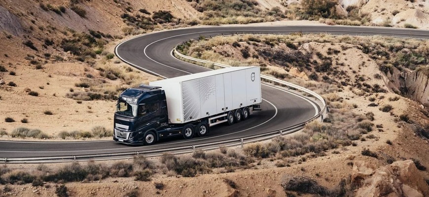 Volvo vyrobilo kamión pre kopcovité Slovensko. Bude zásobovať aj jeho novú slovenskú továreň