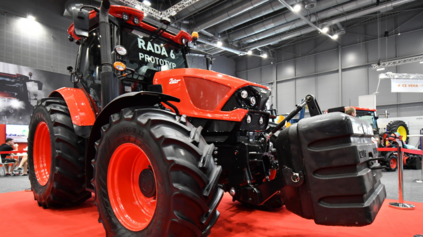 Zetor zmenil proces lakovania. Šetrí čas a spája základný aj vrchný náter do jedného kroku