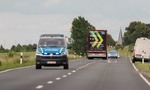 Vyšlo to, elektrický Mercedes-Benz má rekord. Cúval po verejných cestách viac ako 30 kilometrov