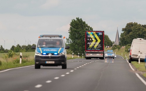 Vyšlo to, elektrický Mercedes-Benz má rekord. Cúval po verejných cestách viac ako 30 kilometrov