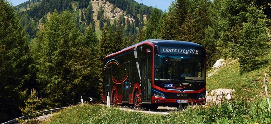 MAN postavil nový horský autobus. Šokuje spotrebou, v kopcoch ju má rovnakú ako na rovine