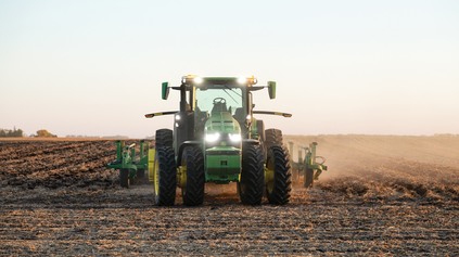 JOHN DEERE CHCE ČOSKORO ZAČAŤ VYRÁBAŤ PLNE AUTONÓMNY TRAKTOR