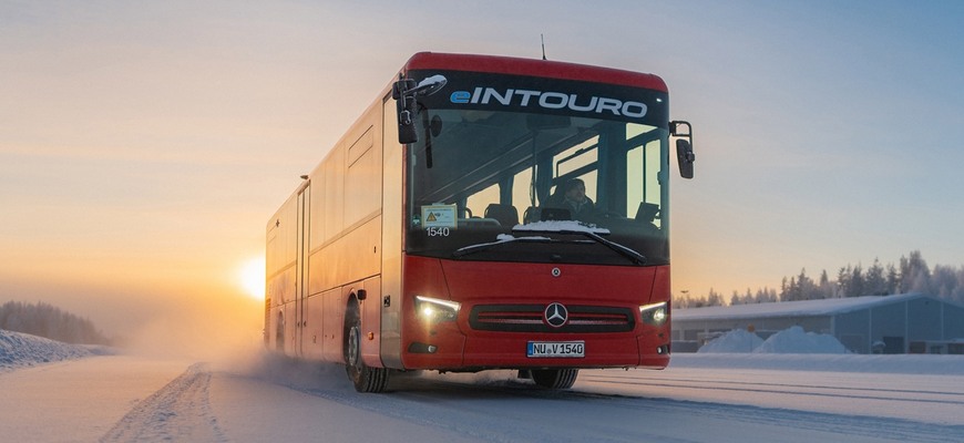 Mercedes-Benz testuje odolnosť elektrických autobusov proti mrazu. Je iná ako pri kamiónoch