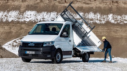 MAN TGE 4X4 DOSTAL VIAC KONÍ A ROBUSTNÝ VIACDIELNY OCHRANNÝ KRYT PODVOZKA