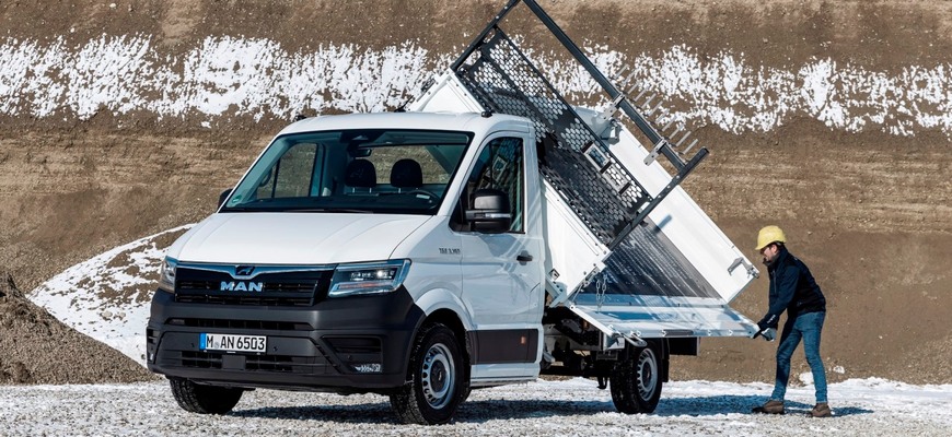 MAN TGE 4x4 dostal viac koní a robustný viacdielny ochranný kryt podvozka