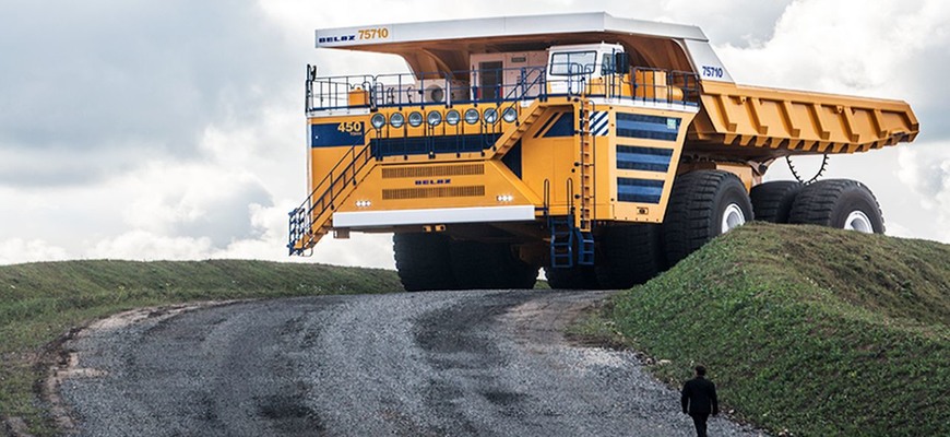 Najväčšie auto na svete poháňa šesť motorov a potrebuje nádrže na 5600 litrov nafty