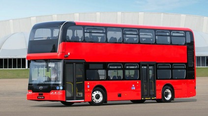 Čína posiela elektrický poschodový autobus do ulíc Londýna. BYD BD11 prináša parametre budúcnosti