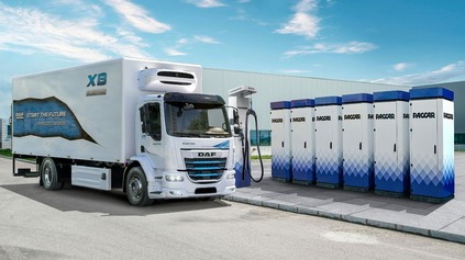 KAŽDÝ ELEKTRICKÝ DAF OPUSTÍ SERVIS NABITÝ ASPOŇ NA 80 %. OTVORILI PRVÚ NABÍJAČKU PRIAMO V SERVISE