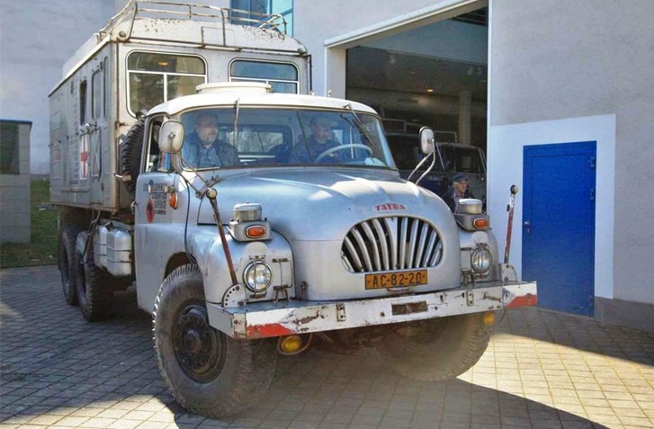 LEGENDÁRNA EXPEDÍCIA LAMBARÉNÉ ODŠTARTOVALA PRED 55 ROKMI.EXPEDIČNÁ TATRA 138 MALA NEVŠEDNÚ ÚPRAVU