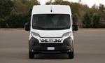 Fiat Ducato 2024 prichádza s vylepšenou kabínou aj novou maskou. Lepšia je aj elektrická verzia