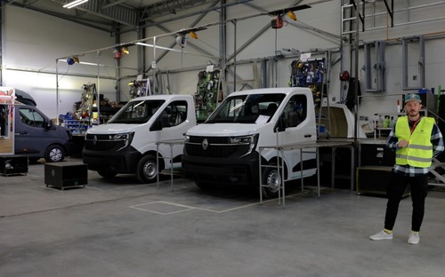 Prestavby úžitkových Renaultov v továrni Moto Wektor v Poľsku