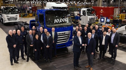 V DAF TRUCKS VYROBILI 10 000 KUSOV MODELU DAF XB. JUBILEJNÝ KUS DOSTANE PLACHTOVÚ NADSTAVBU