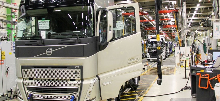 Volvo Trucks rozbieha výrobu nových a modernizovaných modelov FMX, FM, FH a FH16