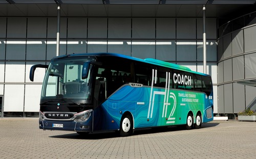 Setra ukázala autobus s palivovými článkami. Je súčasťou novej stratégie spoločnosti Daimler Truck