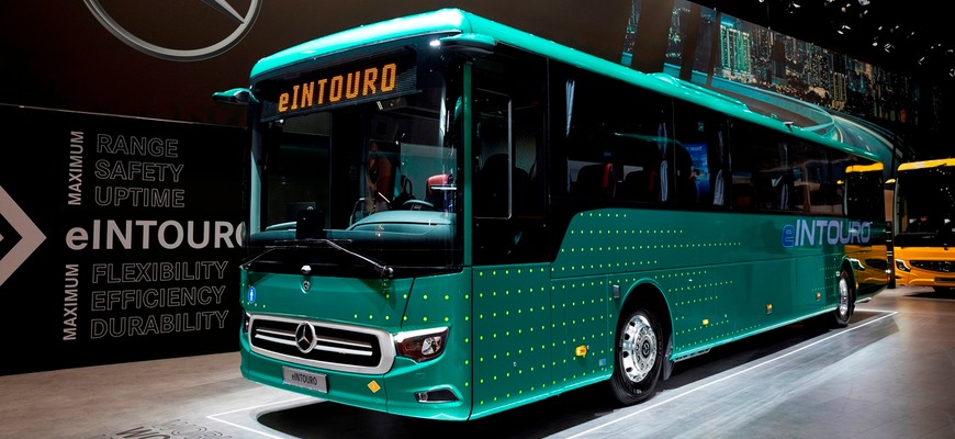 Elektrický Mercedes-Benz eIntouro má za sebou svetovú premiéru. Očaril aj špeciálnym lakom