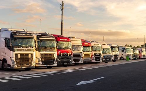 Čo robiť, keď sú preplnené parkoviská pri hraniciach alebo mýtniciach?