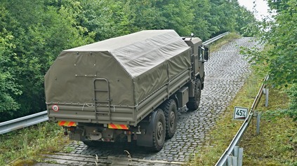 TATRA TRUCKS MÁ NAJVÄČŠÍ SKÚŠOBNÝ POLYGÓN V STREDNEJ EURÓPE. ZÁUJEM OŇ MALA AJ ARMÁDA