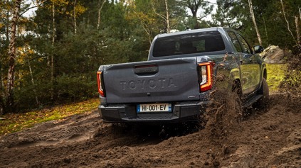 BUDE MAŤ TOYOTA HILUX 9. GENERÁCIE AJ ČISTO SPAĽOVACÍ POHON?