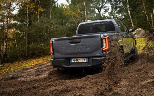Bude mať Toyota Hilux 9. generácie aj čisto spaľovací pohon?