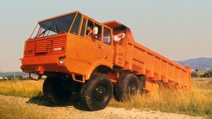 LEGENDÁRNA DRTIKOLKA TATRA 813 KOLOS STÁLE ŽIARI V SERIÁLI TRUCK TRIAL