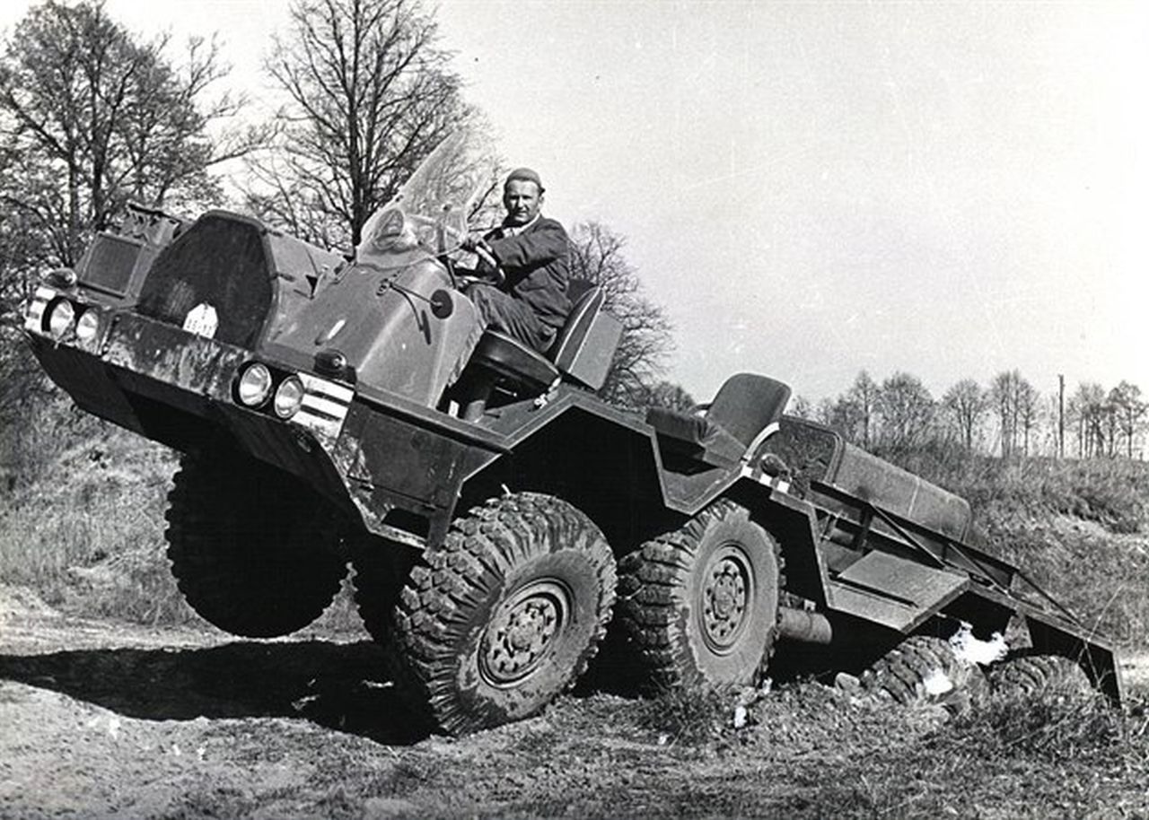 Tatra 813