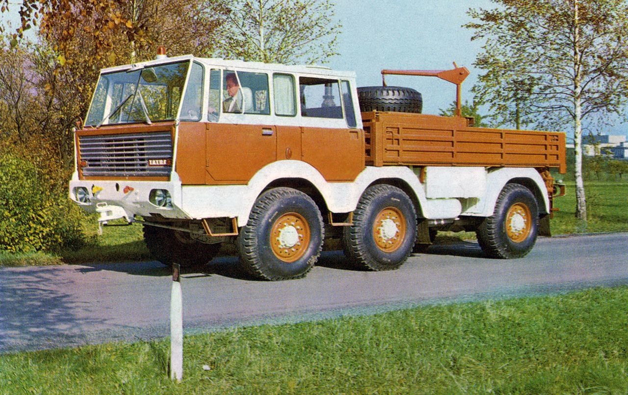 Tatra 813