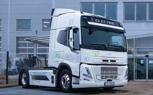 Elektrické kamióny pretlačí až spoplatnenie emisií v roku 2027, tvrdí šéf Volva
