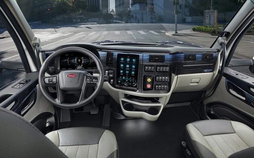Elektrický Peterbilt 579 EV vo vnútri pôsobí ako osobné auto. Rovnako rýchlo sa aj nabíja