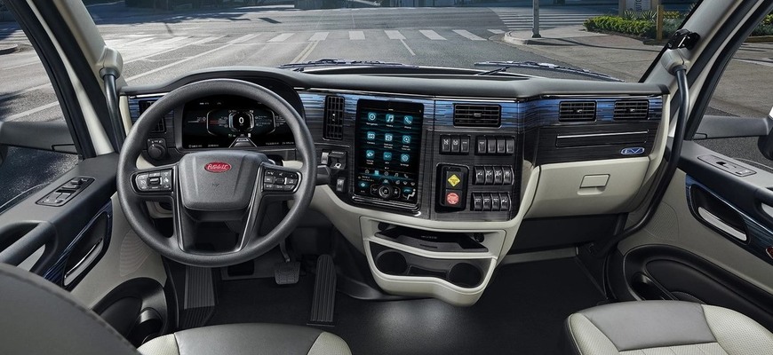 Elektrický Peterbilt 579 EV vo vnútri pôsobí ako osobné auto. Rovnako rýchlo sa aj nabíja