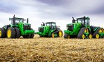 John Deere vylepšil najväčšie traktory radu 9R. Vrcholné motory majú takmer 700 koní